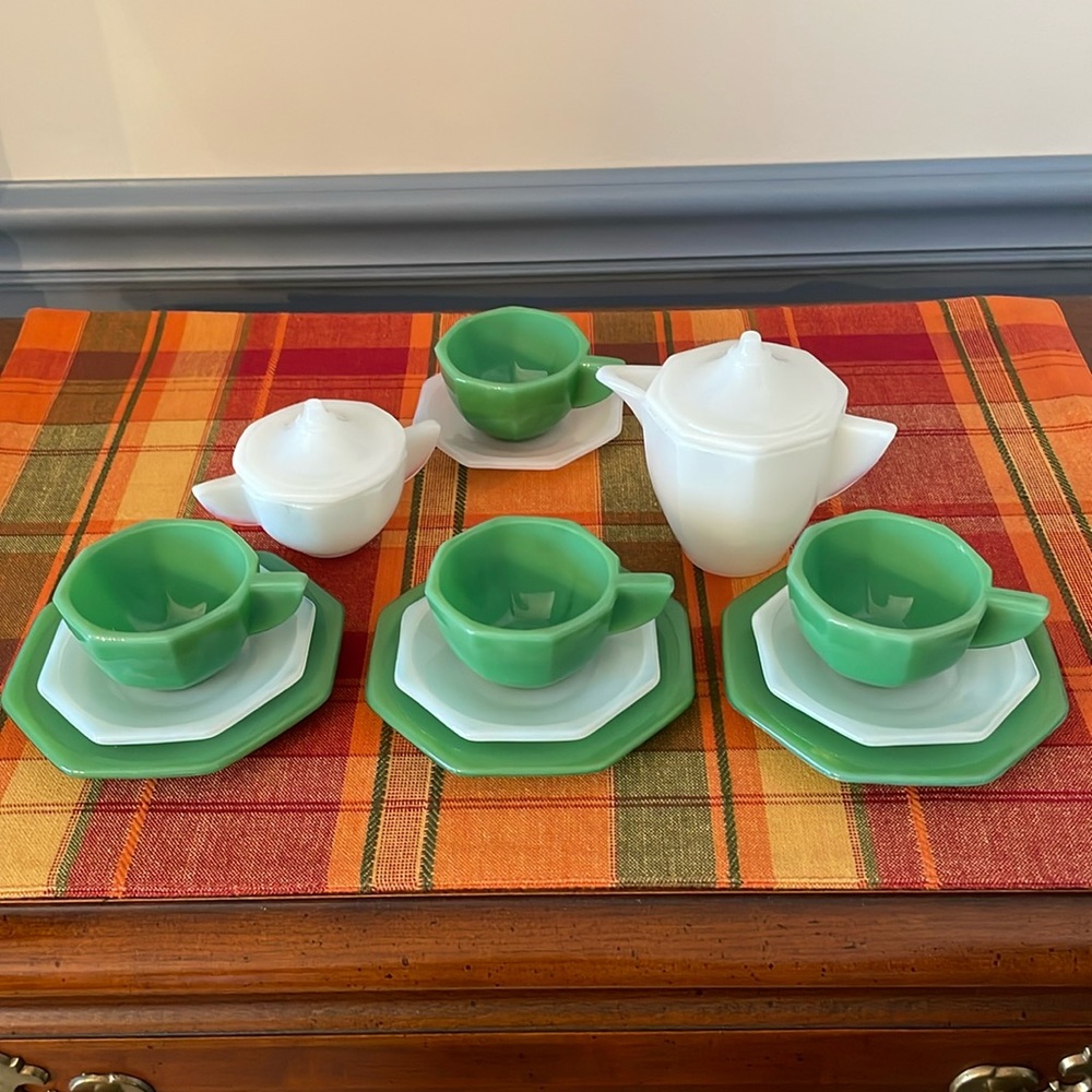 Akro Agate Children’s Tea-set 1940’s